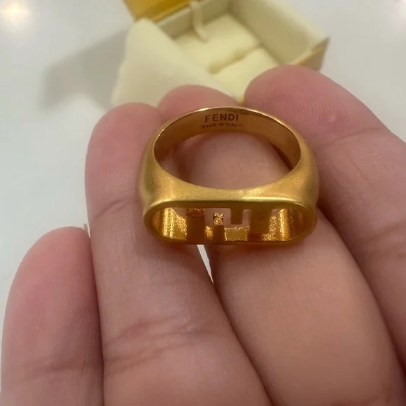Fendi O’Lock Ring Size Medium 10.25